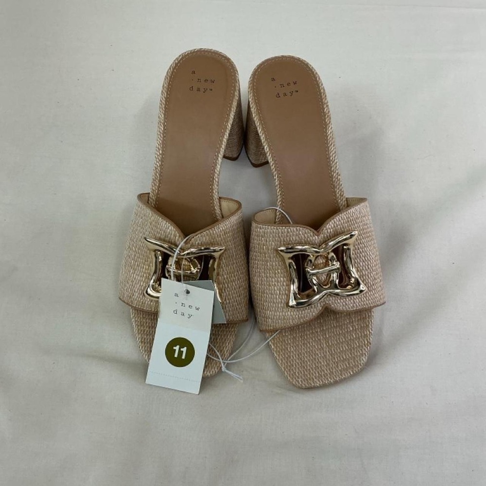 rand‎ new with tags A New Day woven mule sandals